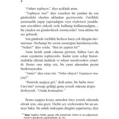 Çizgili Pijamalı Çocuk-